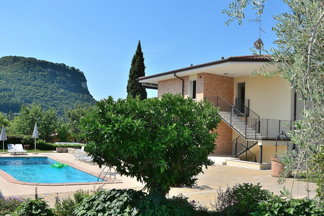 Ca Gardesana With Pool Villa ภายนอก รูปภาพ